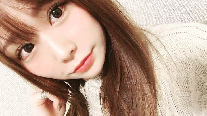 こもものインスタグラム：「まつげがめっちゃ上手くいった日。 ママと茅ヶ崎駅付近にあるご飯屋さん行ってきた🕺🏼 ご飯も美味しいし、インテリアもおしゃれで高まった🧡 映えですわ映え。 @irodori_syokudo さん また行きます(`･v･´)ゞ . . . #茅ヶ崎 #神奈川 #海近く #湘南 #海 #ご飯 #定食 #海ちか #美味 #いろどり食堂」