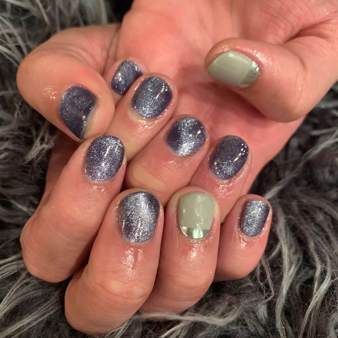 りんたろーさんのインスタグラム写真 - (りんたろーInstagram)「Newnail 💅  2020ネイルクイーンメンズ部門 受賞りんたろー。のネイルを担当する 最強ネイルサロン→ @nail.array   #早いし安いし　#何よりセンスがいい #親身になってネイルのデザインを #試行錯誤してくれる　#今回は #まもなく撮影があるので #美体グラビア　#支障が出ない #デザイン　#おとなしいけど #ちゃんとかわいい💕 #いつもTHX #りんたろーのインスタ見た #割引キャンペーン中らしい🤣 #みんなも是非🤪」12月22日 18時16分 - rin_the_sky