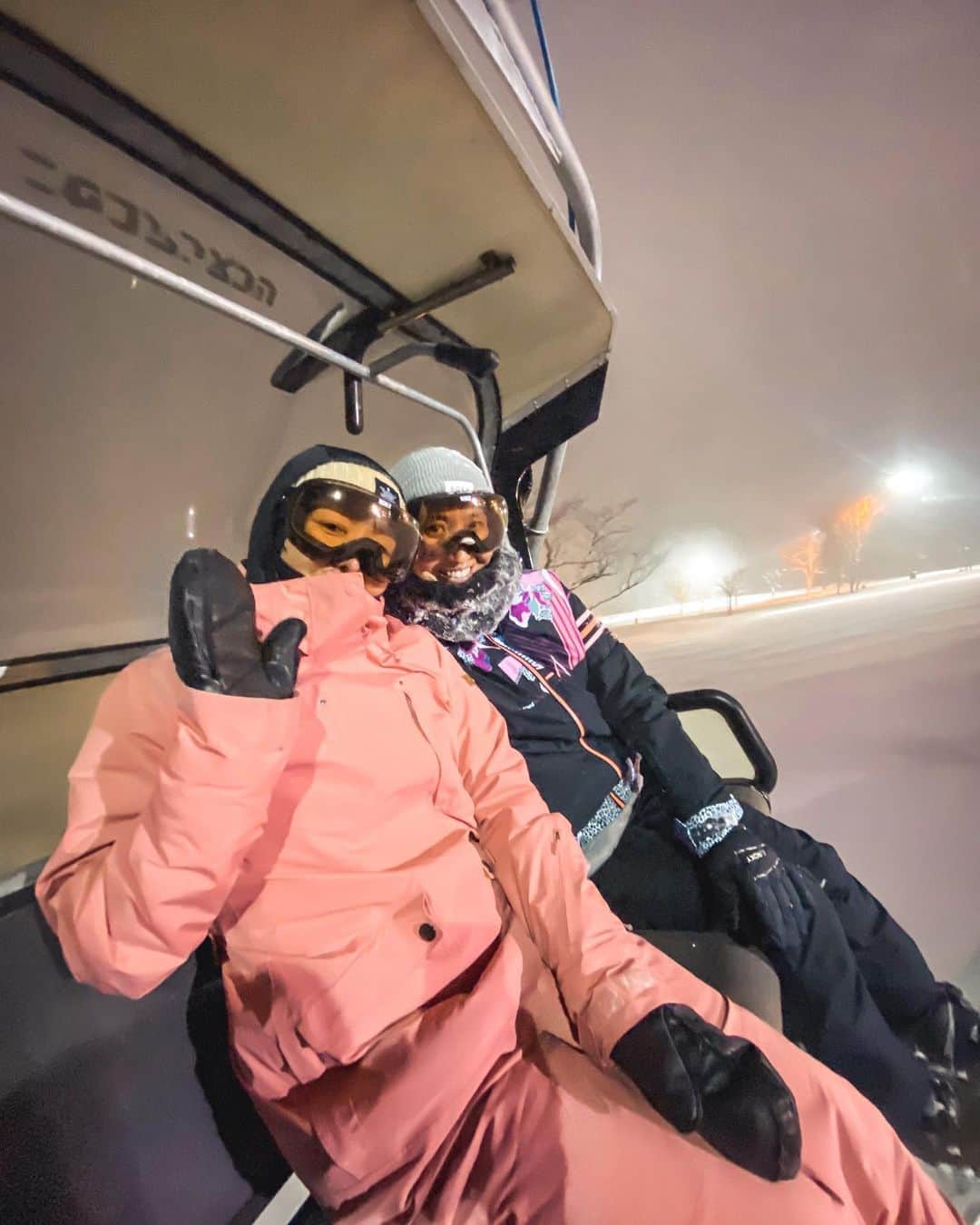 金子藍さんのインスタグラム写真 - (金子藍Instagram)「スノーボードのシーズン 始まり始まりーーー👏 . かおりんとオサムさんのところにお邪魔させてもらって最高なstart🏂 . ありがとう @kaorimayaguchi @osamu_usami  . #snowboarding #北海道 #スノーボード #haneypresets #roxy #roxyjapan #ロキシー」12月22日 18時22分 - aikaneko_surf