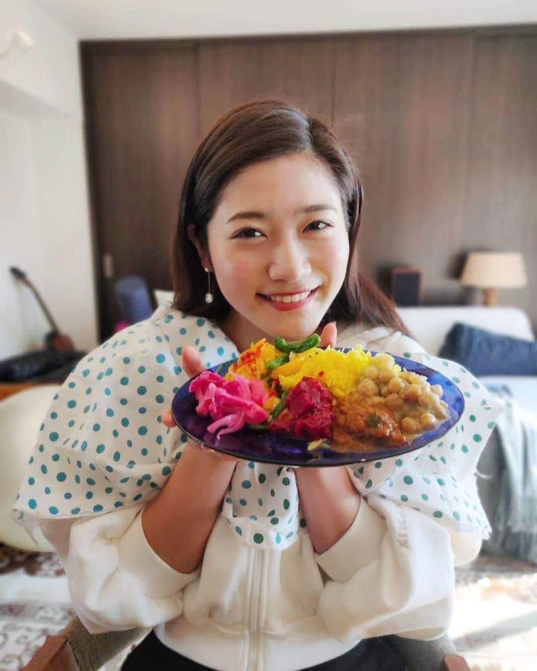 大野南香さんのインスタグラム写真 - (大野南香Instagram)「* Be careful when you eat curry with wearing white.😛  Deliciously healthy food makes me happy and satisfied❤︎, and gives me much motivation for my thesis and application for another graduate school.  Always grateful. #everydayhappy ︎︎﻿ ︎︎﻿☺︎︎﻿」12月22日 18時22分 - minaka_official