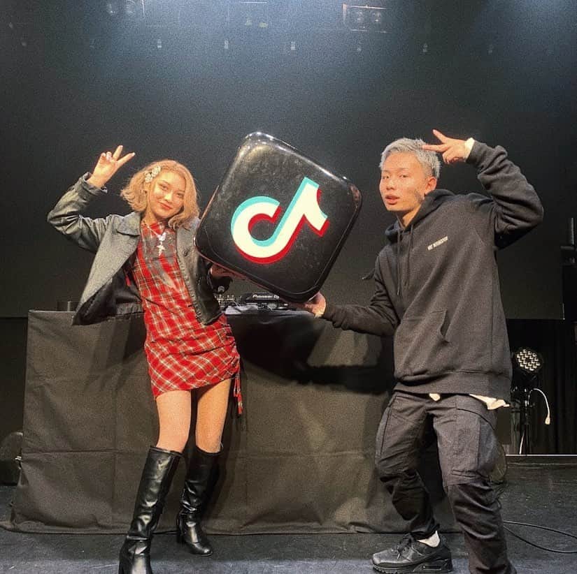 えまぽち(穂波エマ)のインスタグラム：「出逢えてよかたシュンクン！ ありがとう🙏🏼🤤  ヒダさん今回DJして下さってありがとうございます！🙏🏼 いつもありがとうございます🥺  田中梅さん！！ すごく良い人で面白かったです！またよろしくです👉🏻👈🏻😂  #とりま痩せます👉🏽👈🏽」
