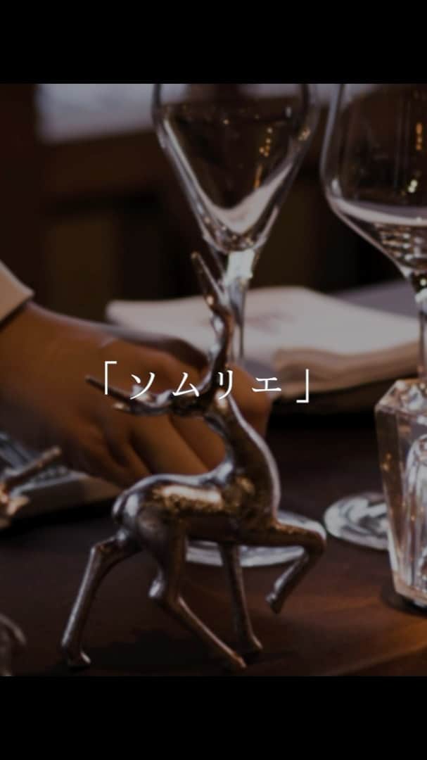 のインスタグラム：「·  笑顔溢れる時間をお過ごしいただける場をご提供したい。﻿  クリスマスも普段のお食事も、﻿ 安心して心から寛げる穏やかな時間をお届けしたい。﻿  それが私共の使命です。﻿﻿ ﻿ お店がオープンしてから今までの間 沢山のゲストにお越しいただき、 その空間で生みだされるシーンや﻿ お客様とのかけがえのない時間に﻿ 私たちも幾度も心を動かされ、﻿パワーをいただいてきました。﻿ ﻿ その素敵なシーンのひとつひとつが重なることで﻿ お店がつくられ、深みが増していきます。﻿  そんななかで ”また足を運んでみようかな”と思っていただけるよう﻿ お店、スタッフともに少しずつ成長して参りたいと思います。﻿ ﻿ 今年も皆様にとってのクリスマスが、﻿ 季節が巡るたび想い出す﻿ いつまでも色褪せることのない﻿ 一日となりますように。  #オリエンタルホテル #ohk_xmas」