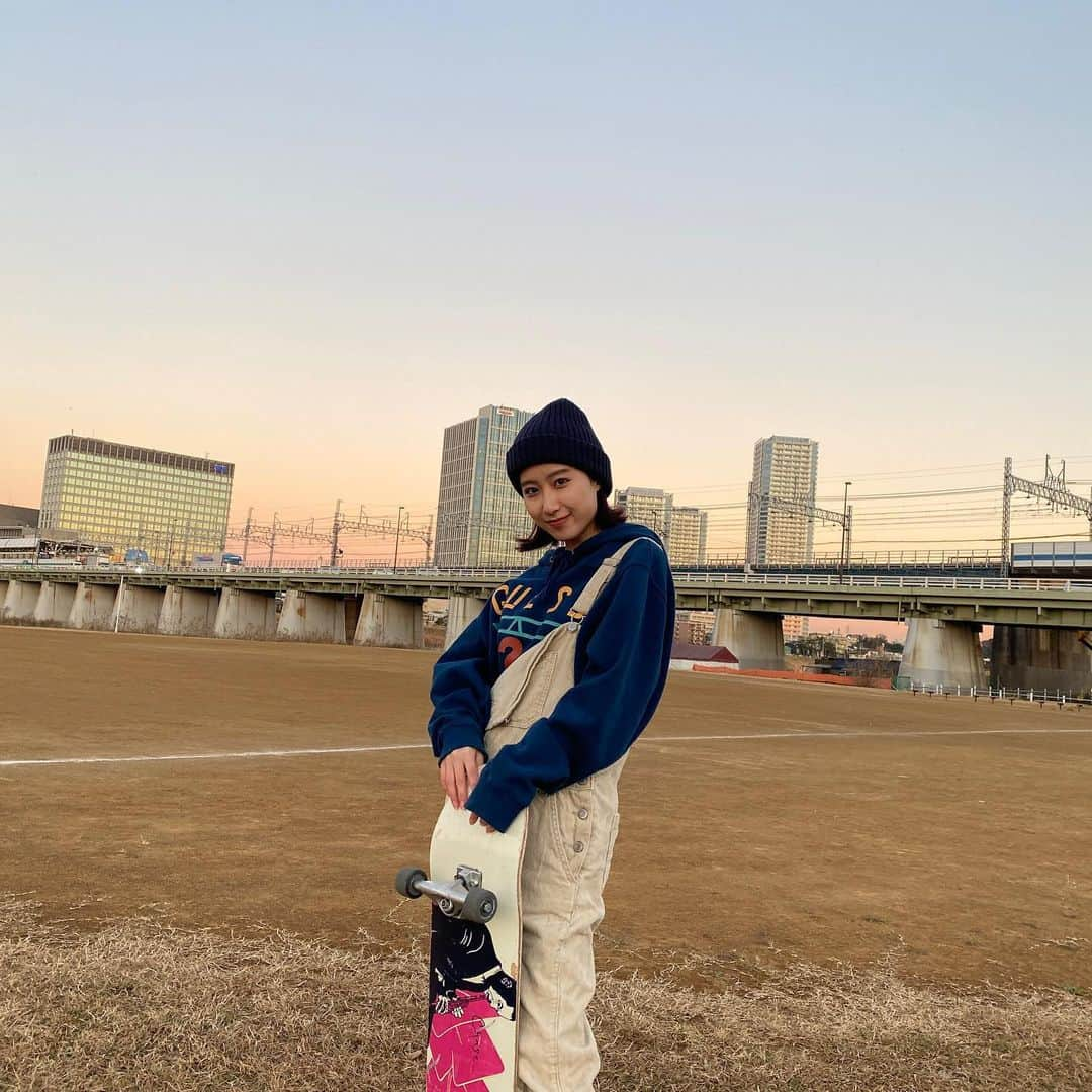 山口るあさんのインスタグラム写真 - (山口るあInstagram)「スケボー久しぶりにした🛹  オーバーオールお久っ！！」12月22日 18時42分 - ru_chandabe