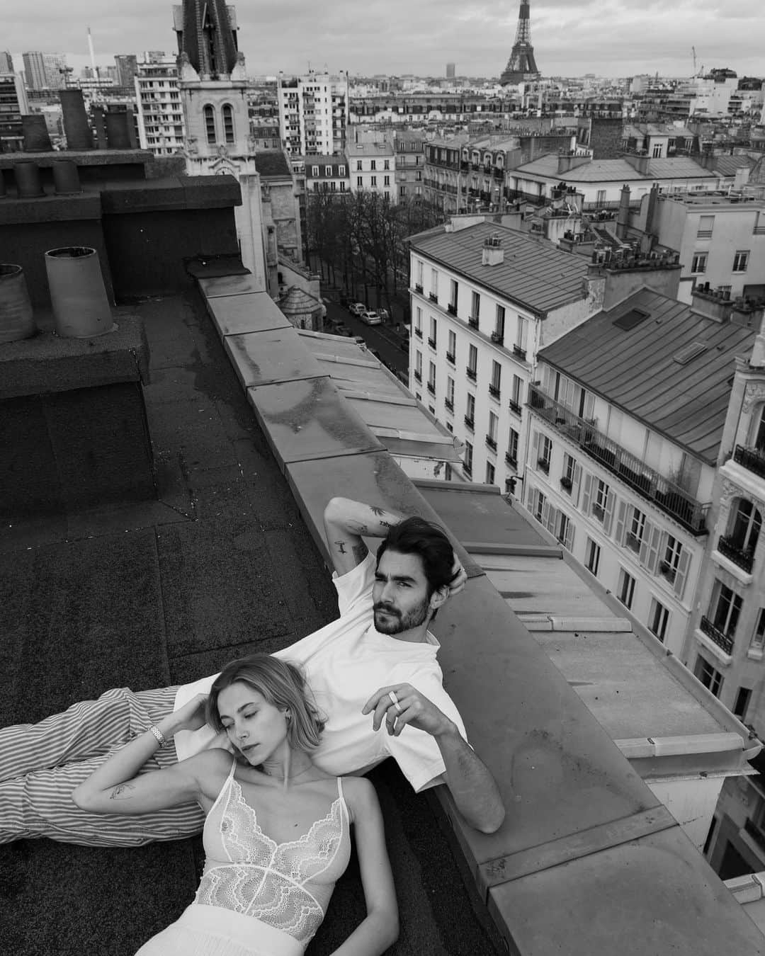 NICOLAS SIMOESのインスタグラム：「Parisian vibes side by side for @hm_man #HMxME #adv 📸♥️」