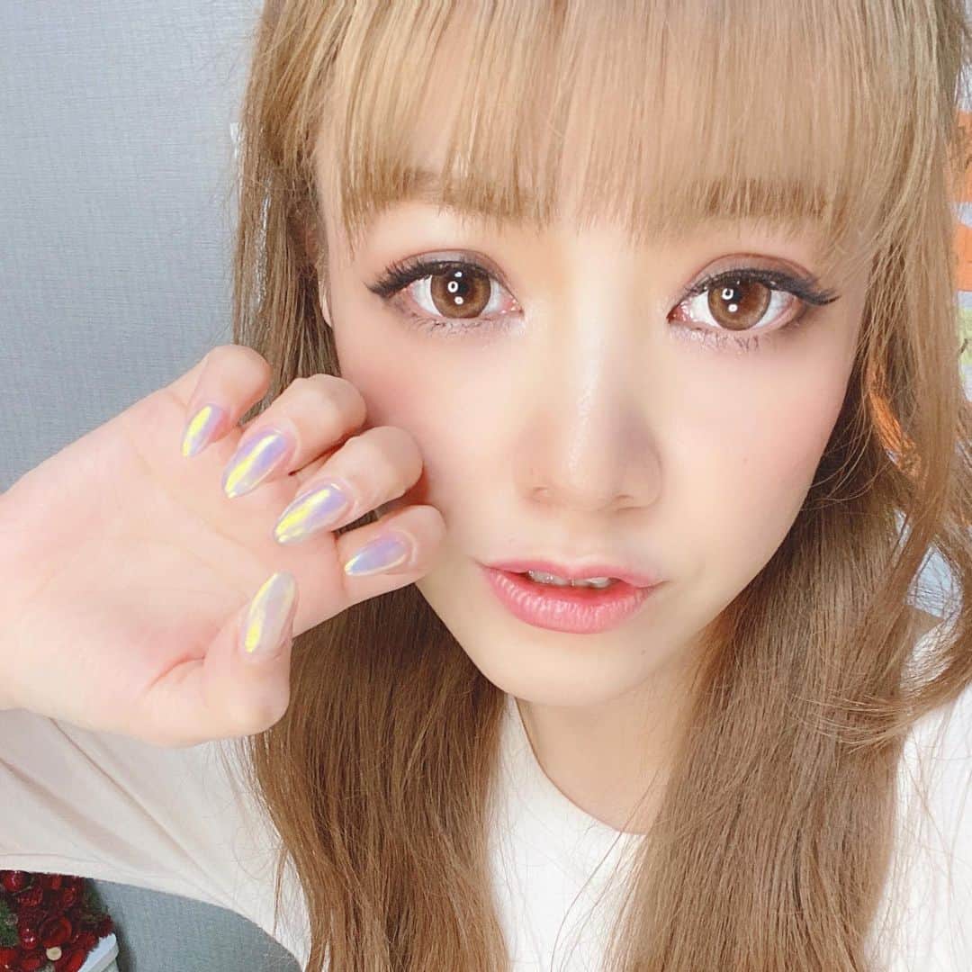 のインスタグラム：「前回のnail❤️ ドリームパウダー🦄nail  #ドリームパウダー #ドリームパウダーホワイト #ネイル #nail #ジェルネイル #ネイルデザイン #ネイルアート #シンプルネイル #nails #ミラーネイル #ピンクネイル #nailart #冬ネイル #キラキラネイル #ジェル #네일 #nailstagram」