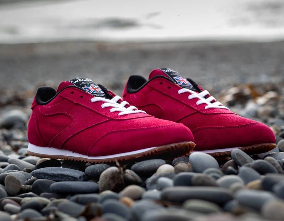 ウォルシュのインスタグラム：「HURRY! Order by 12:00pm GMT Today for Dispatch before Christmas 🎁 . . . #normanwalshuk #normanwalsh #britishmanufacturing #madeinbritain #ukmfg #shoes #footwear #sneakers」