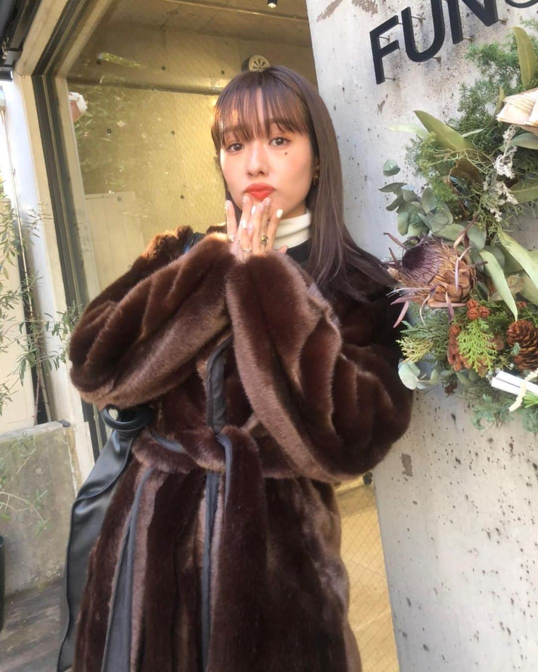 前田希美（まえのん）さんのインスタグラム写真 - (前田希美（まえのん）Instagram)「今年LAST nail🤍  キラキラにしてもらっちゃった。  白のマットがポイントになって、 とってもお気に入り~~~  @nail69aya さん いつもありがとうございます︎☺︎  #functionnails #nails #newnail」12月22日 18時58分 - maeda_nozomi