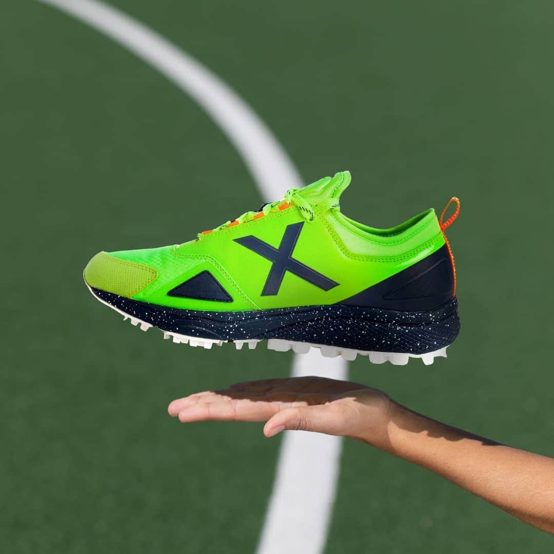 ミュニックのインスタグラム：「𝗡𝗨𝗘𝗩𝗔𝗦 𝗠𝗨𝗡𝗜𝗖𝗛 𝗛𝗢𝗢𝗞 💥🏑👟 Con tecnología Shock Protect y X-Lite 💯 ʀᴇꜰᴏʀᴢᴀᴅᴀ · ʟɪɢᴇʀᴀ · ʀᴇᴀᴄᴛɪᴠᴀ #MunichSports #HockeyHierba #HOOK #newcollection」