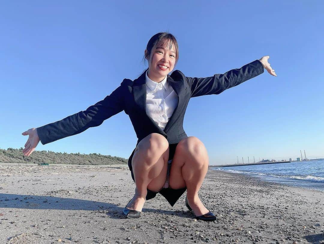 藍沢梨夏さんのインスタグラム写真 - (藍沢梨夏Instagram)「さて、ここはどこでしょうっ？🏖﻿ 正解者には梨夏からDMを送らせていただきます💌﻿ ﻿ #グラビア #インスタグラビア #チラリズム #gravure #tokyogirls #japanesegirls #japanesegirl #asiangirls #ol #美脚 #脚フェチ #スーツ #スーツ女子 #海 #beach #seaside﻿ #藍沢梨夏 #チラリズム探究家  ﻿ ♔∴∵∴♔∴∵∴♔∴∵∴♔∴∵∴♔∴∵∴♔∴∵∴♔﻿ ﻿ 梨夏ファンクラブをはじめました🍐﻿ ﻿ 入会はプロフィールリンクから😘💋﻿ ﻿ @rika.aisawa ﻿ ﻿ 梨夏の応援、よろしくお願いします♡﻿ ﻿ ♔∴∵∴♔∴∵∴♔∴∵∴♔∴∵∴♔∴∵∴♔∴∵∴♔」12月22日 19時07分 - rika.aisawa