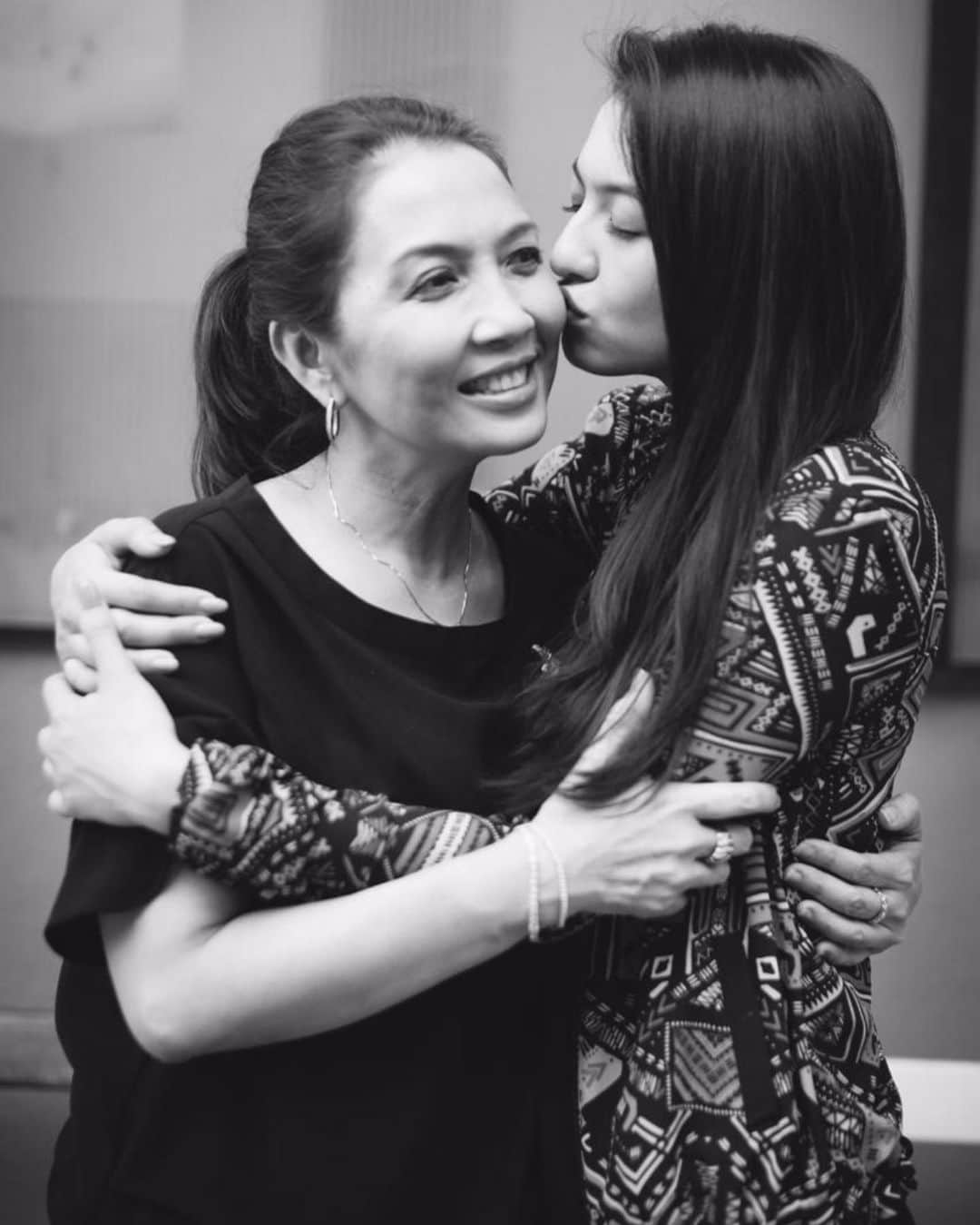 ラライン・シャーのインスタグラム：「Selamat Hari Ibu 🌹 Grateful for your presence,love, wisdom, humor and most of all your exemplary level of integrity. #Mothersday #indonesia」
