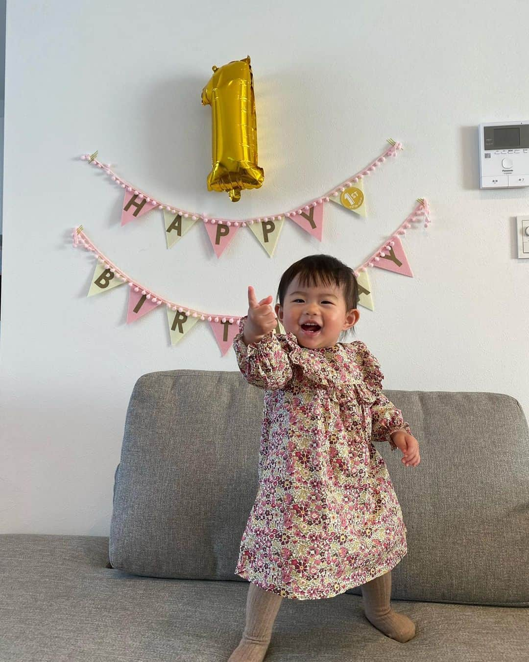 小池龍太さんのインスタグラム写真 - (小池龍太Instagram)「杏ちゃんは1歳のお誕生日🎂🥰  早いなー。この時期は大忙し。 25日は長男の暖くん3歳のお誕生日🙄  #1歳 #おめでとう #happybirthday   #とにかく写りたい兄貴 #終いにはピント兄貴に合う #ついに1人に #君は25日です  #パギ君おめでとうございます #付け加えときました笑笑」12月22日 19時14分 - iamryu____k