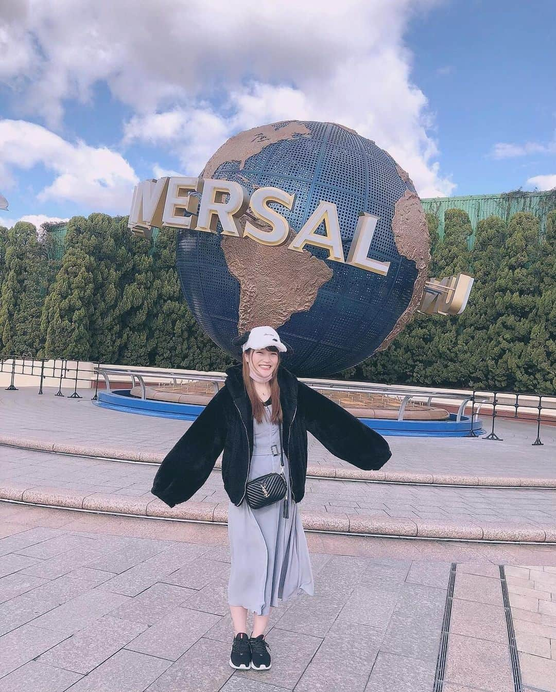 白河希美のインスタグラム：「来年のユニバ旅行に向けてお仕事頑張る💪✨﻿ ﻿ その頃にはコロナ収まってるといいな😖💦﻿ ﻿ 写真は前に行った時の📸✨﻿ ﻿ #大阪#ユニバーサルスタジオジャパン #ユニバ#usj ﻿ #旅行#遊園地#スヌーピー#エルモ﻿ #クッキーモンスター#ミニオン﻿ #コロナ#収まって﻿ #foryoupage #foryou #fyp」