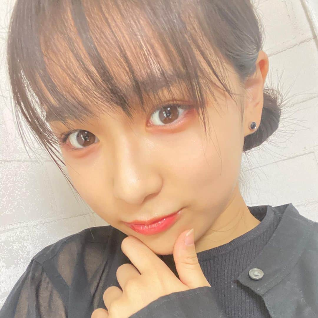 佐藤ひなたさんのインスタグラム写真 - (佐藤ひなたInstagram)「・ ・ ダブルお団子ヘア！`( °꒳° )´  ...片方しか写ってない‼︎  久しぶりにやったんだけど前より 上手くできるようになってる気が(*ˊૢᵕˋૢ*)  お洋服とピアスを合わせて ブラックコーデにしてみました！  どぉ？ヾ(๑⃙⃘´ꇴ｀๑⃙⃘)ﾉ  いつもより大人っぽく見えてたら嬉しいな♡  メイクはピンク系(✿˘艸˘✿)  そして 本日突然ヒロイン エピソード3  最終回ぃ(´×ω×`)  もぉ…最高すぎますよぉ 終始ニヤけが止まらん止まらん(✿˘艸˘✿) 心寧 楽しそうだったなぁ♡ｶﾜｲｯ  まだ観てない方は是非‼︎  そしてそして 今夜は 恋する火曜日♥  「恋あた」も最終回(◍˃̶ᗜ˂̶◍)ﾉ"   「姉恋」も最終回(◍˃̶ᗜ˂̶◍)ﾉ"  キュンキュンしすぎて 倒れちゃうよ〜(つд⊂)♥  #ノーマルカメラ #自撮り  #露出 あげて #撮影 ‼︎ #ダブル #お団子 #ヘアアレ #ヘアアレンジ #お洋服 #ファッション #ブラック #コーデ #ピアス #メイク #ピンク #大人っぽい #突然ヒロイン #突ヒロ #胸キュン  #恋する火曜日 ♥ #恋あた #この恋あたためますか #姉恋 #姉ちゃんの恋人 #佐藤ひなた #ひな #ひなdays」12月22日 19時24分 - hinata_sato_official