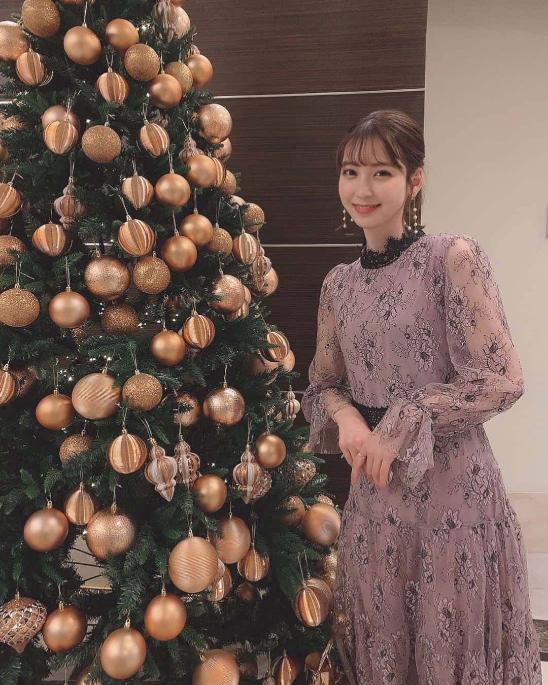 松岡菜摘のインスタグラム：「. . もうすぐクリスマスだ🥺🎄 サンタさんくるかな(？) . #クリスマス #Christmas #xmas #🎄」