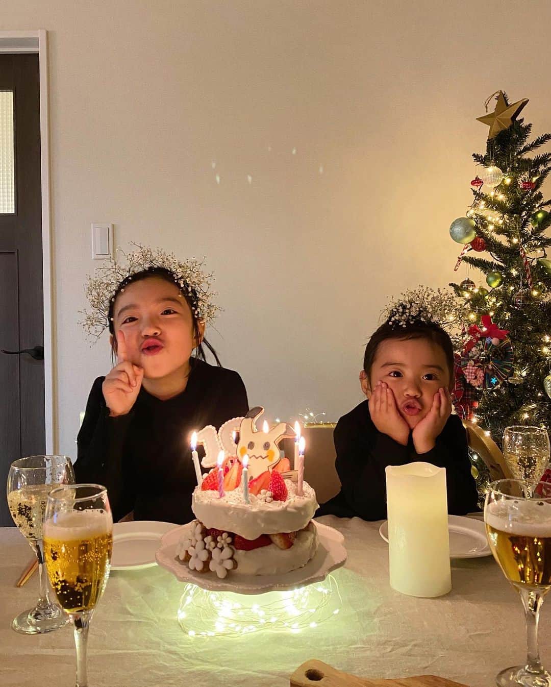 のインスタグラム：「🎂🐹⚡️👻🎈 Happy Birthday meme🎂 10歳だなんてー！ 信じられない！！！！！ ミミッキュ大好きめめは、ケーキもミミッキュ👻⚡️ プレゼントは、スマホ😳 . . cookie ...🍪 @cookie_ya_sun 🍪 . . #10歳#誕生日#birthday」