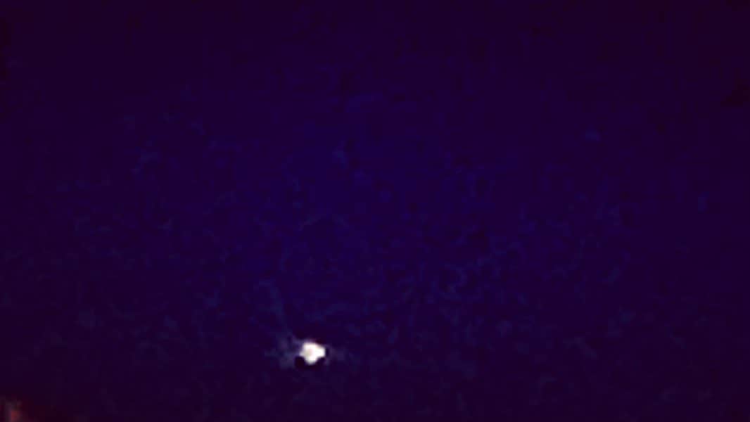 平原綾香さんのインスタグラム写真 - (平原綾香Instagram)「木星と土星のデート観れた！﻿ もうね、チューしてましたよ。﻿ ﻿ スマホで撮影もしたよ！﻿ ﻿ ・・・なんだこれは（笑）﻿ （2枚目の感じを想像して1枚目の写真を観てね）﻿ ﻿ ああ、どなたか！﻿ ちゃんと写ってる写真﻿ 私にください！涙﻿ ﻿ #ayakahirahara #平原綾香 ﻿」12月22日 19時42分 - ayaka_hirahara_official