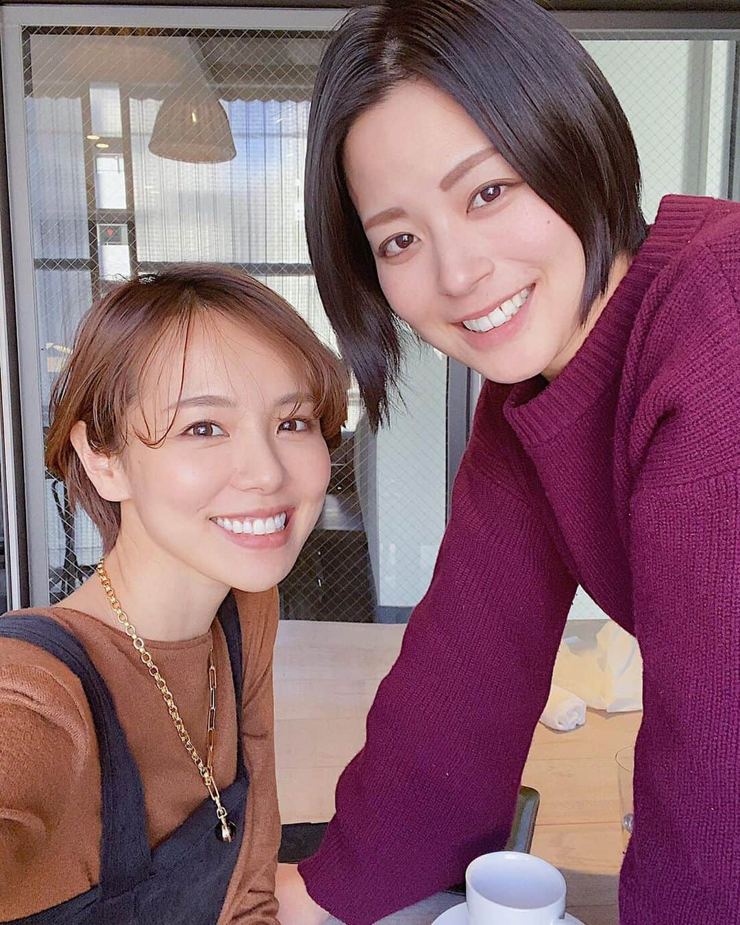 小松あやさんのインスタグラム写真 - (小松あやInstagram)「. ゆみちゃん @yumiakihira0521 と 麻布十番ランチ🍷✨ 　 おしゃれな雰囲気のお店で、 おしゃれフレンチコースをいただきました🎁✨ 　 2品目ぐらいまではちゃんと写真撮るのに、 3品目からは食べるのとおしゃべりに夢中で 写真の存在とかははるか彼方に👋🏽 　 #コース料理あるある 　 ゆみちゃん、 今年もたくさんお世話になりました🥰🙏❤️ 　 #女子会ランチ #麻布十番ランチ #麻布十番グルメ #仲良し #catchupwithfriends #セルフィー女子」12月22日 19時46分 - i_am_ayakomatsu