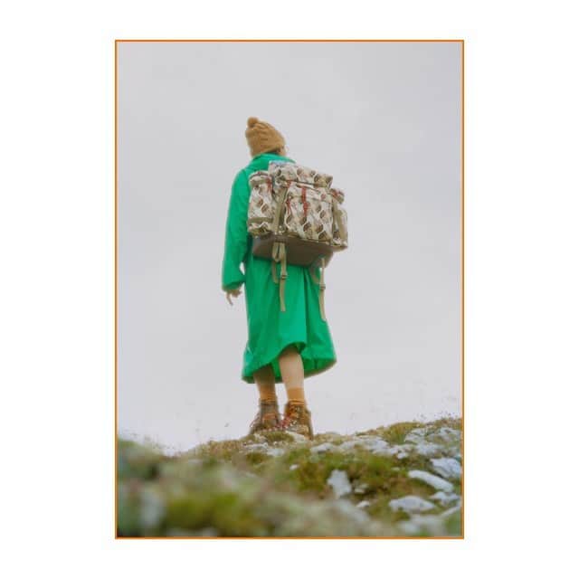 Fashion Headlineさんのインスタグラム写真 - (Fashion HeadlineInstagram)「グッチ（GUCCI）とザ・ノース・ フェイス（THE NORTH FACE）とコラボレーション! 「THE NORTH FACE × GUCCIコレクション」が発売されます🚩  本コレクションでは、メンズ&ウィメンズの幅広いカテゴリーで構成され、ウェア、ソフトアクセサリー、ラゲージ、シューズの他、テントや寝袋など、ザ・ノース・フェイスならではの機能を備えたアウトドア製品もラインアップ。  2021年1月6日より、東京と大阪の2か所の期間限定ショップ「グッチピン（Gucci Pin）」にて先行販売です!  発売日から一週間の入店は完全予約制となるそうで、入場予約は、明日12月23日夜より、グッチのLINE公式アカウントにて受付スタート。  ちなみにグッチの公式オンラインショップでは、2021年1月8日から抽選による先行販売が実施されるそうです。  今からリリースが楽しみ! 詳細は、下記の記事からチェックしてみてくださいね👀✨  check☞ @fashionheadlinejpn website  fashion tab ザ・ノース・フェイス×グッチ、メンズ&ウィメンズのウェアやアクセサリーからアウトドアグッズまで https://www.fashion-headline.com/article/63565」12月22日 19時49分 - fashionheadlinejpn