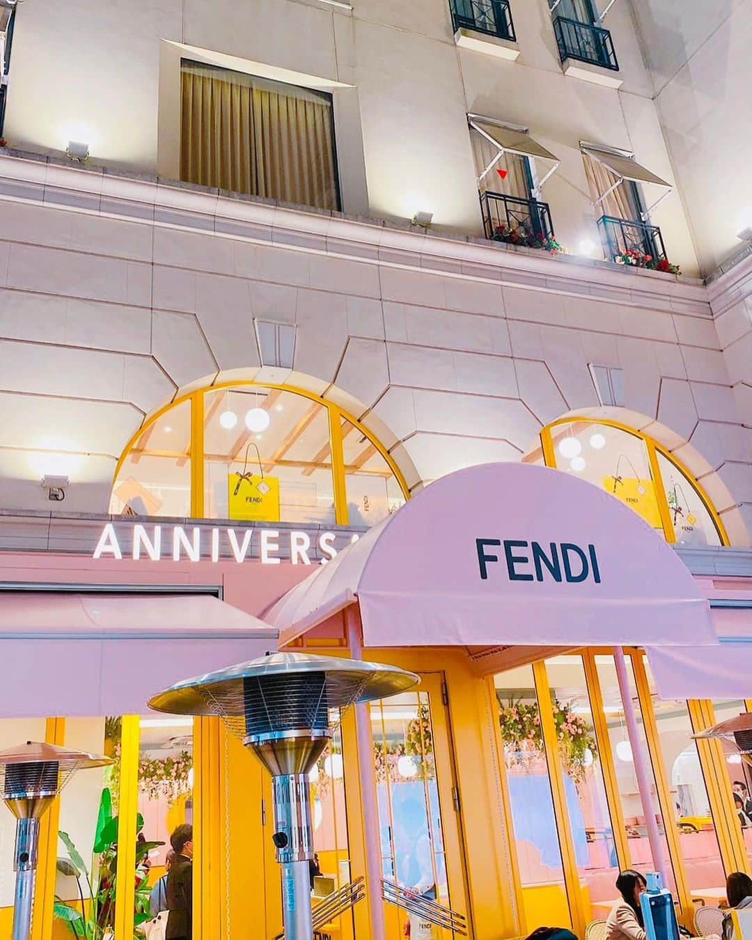 一條りおなさんのインスタグラム写真 - (一條りおなInstagram)「FENDI🎄👜☕️🎀✨ . #fendi #fendicafe  #fendicoffee  #aniversairecafe  #フェンディカフェ  #コラボカフェ #アニヴェルセルカフェ  #時差投稿」12月22日 19時49分 - riona.i