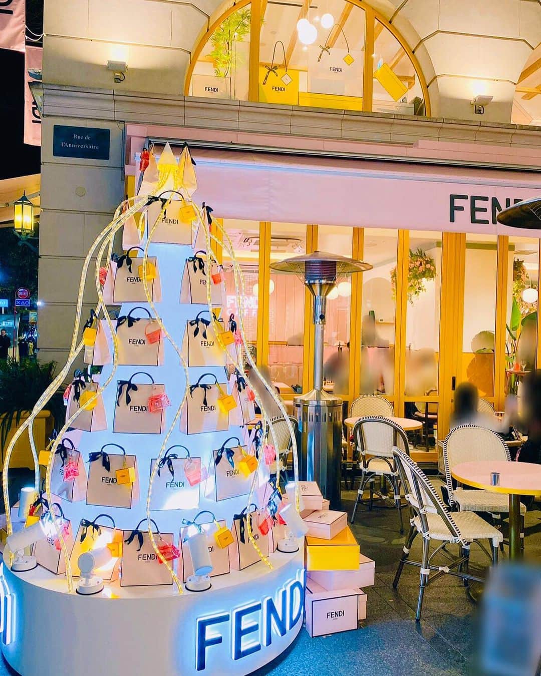 一條りおなさんのインスタグラム写真 - (一條りおなInstagram)「FENDI🎄👜☕️🎀✨ . #fendi #fendicafe  #fendicoffee  #aniversairecafe  #フェンディカフェ  #コラボカフェ #アニヴェルセルカフェ  #時差投稿」12月22日 19時49分 - riona.i