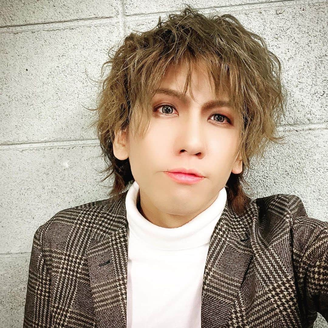 TAKUMA さんのインスタグラム写真 - (TAKUMA Instagram)「ツアーファイナル新潟バラードデイやってきました！本日もありがとうございました！  終わってみると一瞬に感じるけど、思い出が沢山できました🔥 みんなありがとう！  今日もカッコイイを更新したぜ🍇  ラストはクリスマスワンマン楽しみにしててくれ！  またねー！！」12月22日 19時50分 - tan_tan_dayo