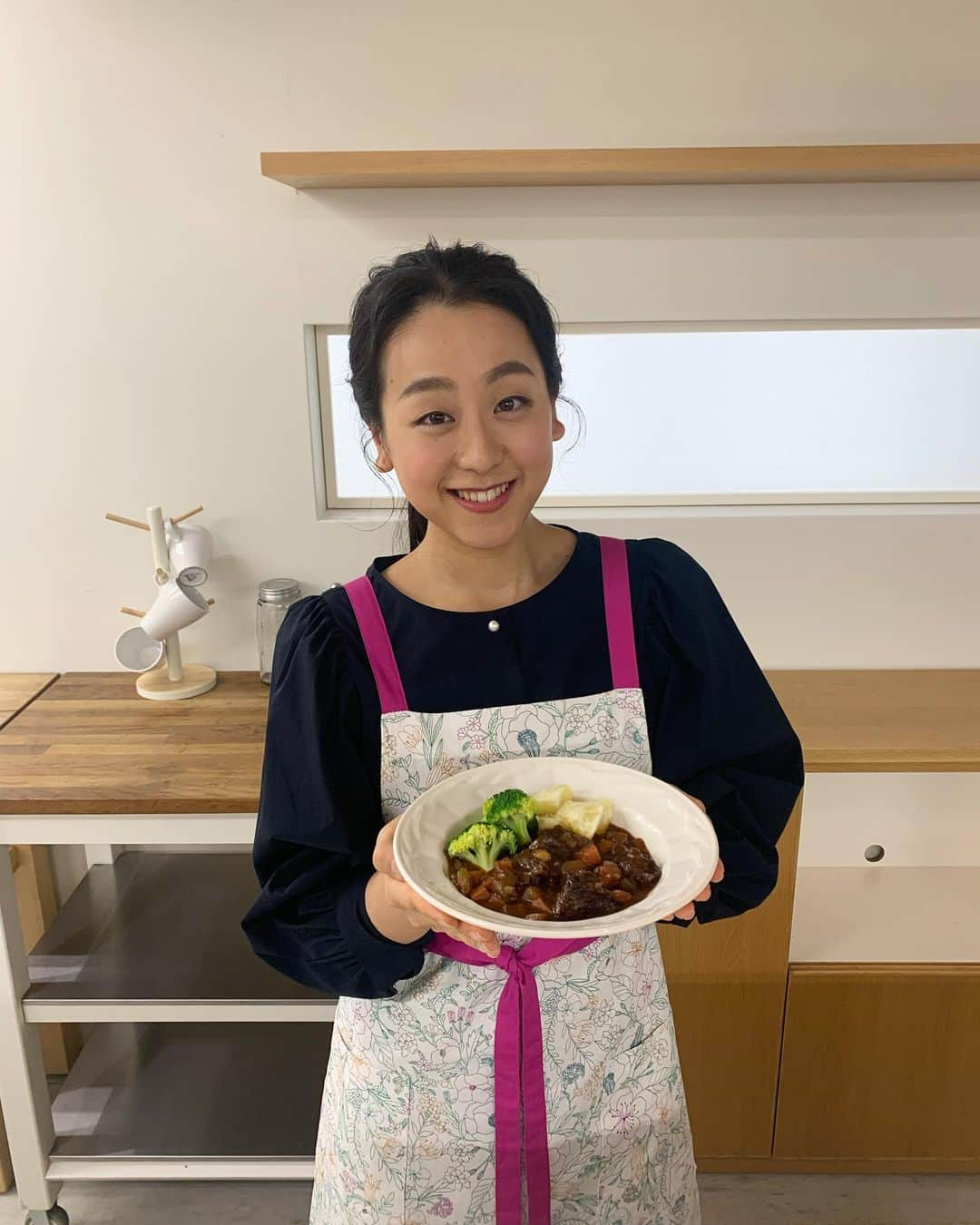 浅田真央さんのインスタグラム写真 - (浅田真央Instagram)「「オレンジページ　1/2号」 今回で、脇先生の洋食の回は最後となりました。美味しいレシピを教えて下さり、ありがとうございました。 #オレンジページ #おうちごはん #おうちごはん1年生 #洋食 #ビーフシチュー #美味しい」12月22日 19時51分 - maoasada2509