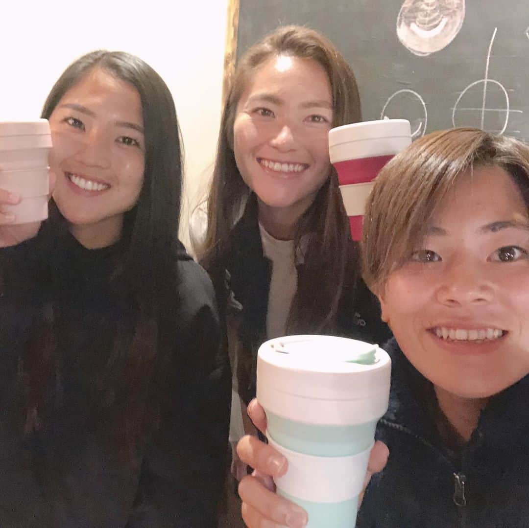 永井葉月さんのインスタグラム写真 - (永井葉月Instagram)「. . @muroscoffeeownroast    with @stojo_japan  自家焙煎されている 美味しいコーヒー屋さん✨ 夜遅くまでやってるしイベントとか コーヒー教室までされてるみたい😗 ぜひ、体験してみたいけどなー笑。 優しい店員さんが気持ちを込めて コーヒーを提供してくださいます😌 また近々行きまーす✨ . . @moe.sasaki.0918  @k.style25  一緒に行ってくれてありがと✨ また行こうね🤝❤️ . #muroscoffee #自家焙煎珈琲  #stojo #stojocup #コーヒー  #岐阜カフェ #岐阜コーヒー  #美味しいコーヒー #幸せなひととき  #はづ旅グラム」12月22日 20時10分 - hazuki815hazuki