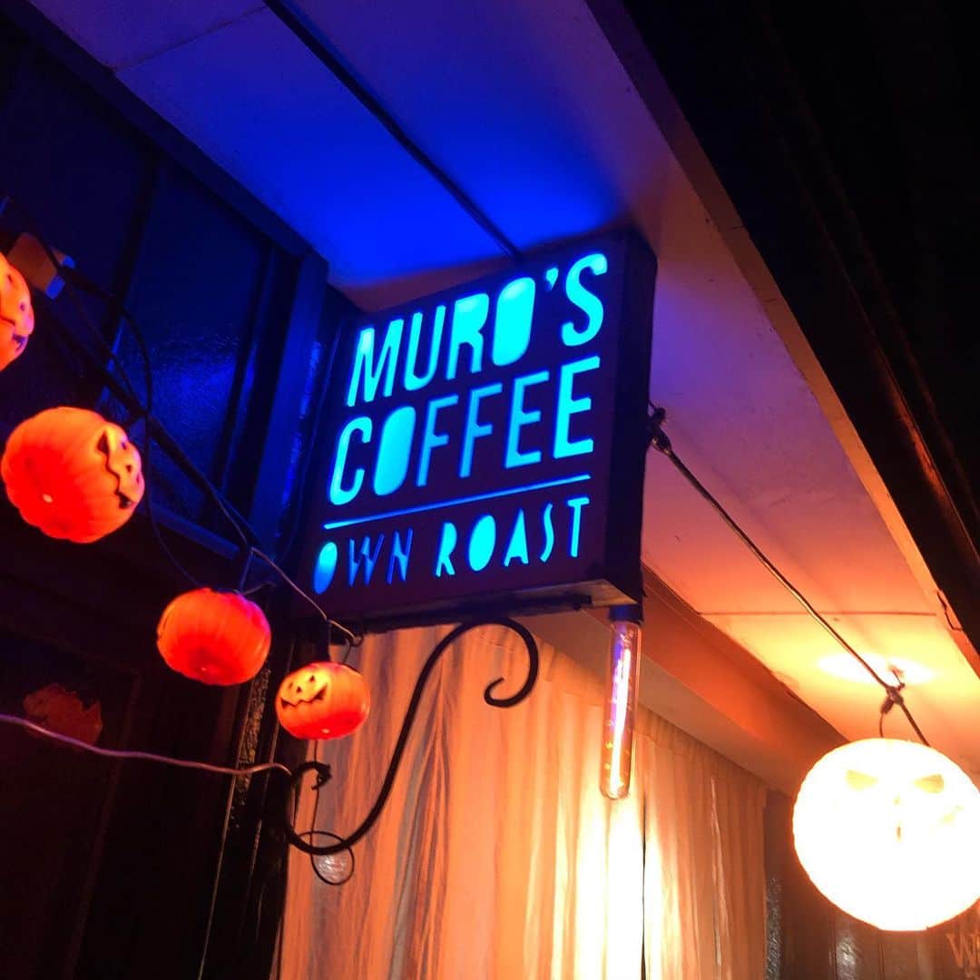 永井葉月さんのインスタグラム写真 - (永井葉月Instagram)「. . @muroscoffeeownroast    with @stojo_japan  自家焙煎されている 美味しいコーヒー屋さん✨ 夜遅くまでやってるしイベントとか コーヒー教室までされてるみたい😗 ぜひ、体験してみたいけどなー笑。 優しい店員さんが気持ちを込めて コーヒーを提供してくださいます😌 また近々行きまーす✨ . . @moe.sasaki.0918  @k.style25  一緒に行ってくれてありがと✨ また行こうね🤝❤️ . #muroscoffee #自家焙煎珈琲  #stojo #stojocup #コーヒー  #岐阜カフェ #岐阜コーヒー  #美味しいコーヒー #幸せなひととき  #はづ旅グラム」12月22日 20時10分 - hazuki815hazuki