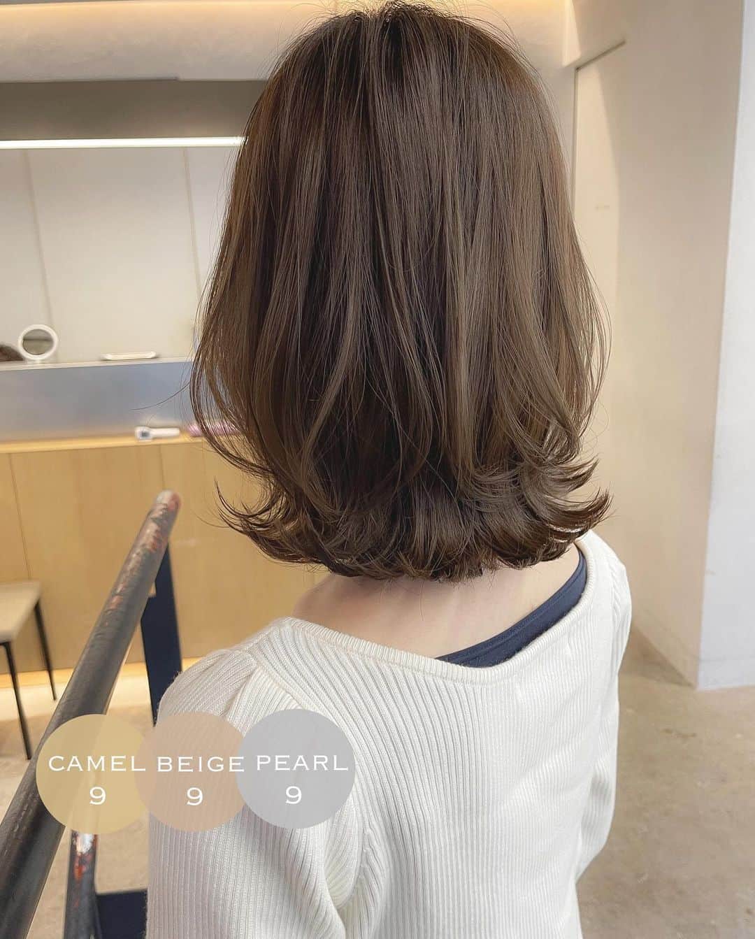 大木光のインスタグラム：「＊リアルサロンワーク swipe→#ヘアとメイクの関係性 .  cut  ゆったりくびれレイヤー . くびれのあるカットラインを丸みを残す事でゆったりと柔らかなフォルムに仕上げたスタイル。 . color キャメルベージュ . くすみ感のあるキャメルカラー。 最近オーダーの多い人気のヘアカラーです。日本人の肌馴染みも良く、明めのカラーがお好きな方にもオススメ！ #シークレットハイライト　も入っています！ . キャメルのヘアカラーにリップカラーを変えカジュアルな雰囲気や綺麗目な印象にも♪ #celvoke #shirocosmetics #threecosmetics #ベージュカラー #ボブ #レイヤーカット #ボブレイヤー#ミディアムレイヤー #レイヤースタイル#グレージュ#キャメルベージュ」