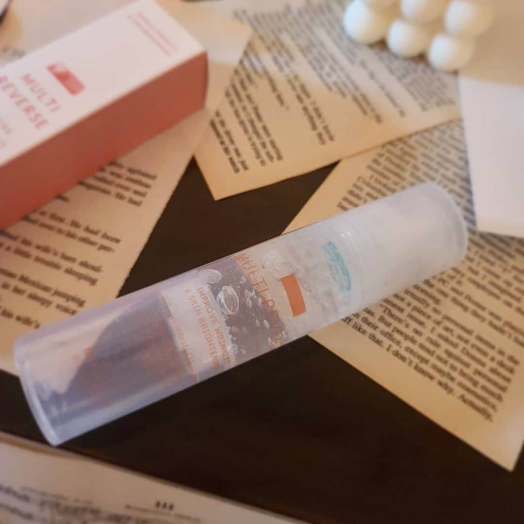 ユ・ハナさんのインスタグラム写真 - (ユ・ハナInstagram)「뷰디아니 공식 홈페이지에서도  곧 런칭을 앞두고 있어요.  그런데!! 이 가격은 절대 아닙니닷!  어제 오늘 할인률이 40%나 되는 3번구성만 거의 나가고있어요!  엄청 할인된 가격에 + 클렌징시트 한박스  (19,000원),로즈리바이벌오일3ml(14,000원), 휴대용파우치까지 드리는  크리스마스 선물같은 구성이에요🎁🎉  예민한 피부는 진정시키면서 고가의 저분자 히알루론산이 속부터 수분을 채워주어 건조함을 잊게하고 지치고 쳐진피부를 재생시키는 성분들로  탄력있고 건강한 20대피부를 선사하는 #시간여행에센스  진짜 많이 신경써서 만들었어요. 지금 우리피부가 꼭 원하는 에센스일거에요!  내일까지만이에요🧡💐」12月22日 20時03分 - hahana111