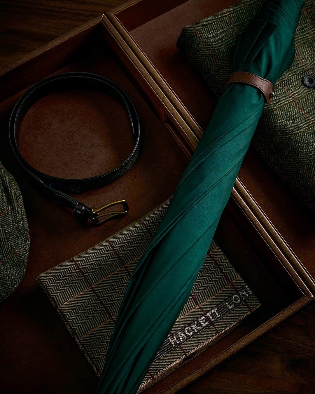 ハケットのインスタグラム：「Hackett accessories are a genuine statement of a tradition and timeless elegance that belongs to the classic yet modern man. #STAYHackett」