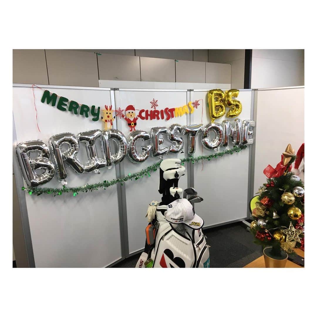松田鈴英さんのインスタグラム写真 - (松田鈴英Instagram)「BRIDGESTONE！！！ 今シーズンも有り難うございました🙇‍♀️  #ブリヂストンゴルフ  #リモート挨拶 #メリークリスマス🎄」12月22日 20時04分 - reimatsuda01