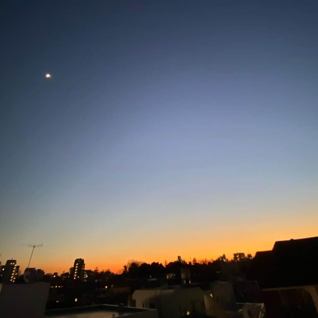 MICHIRUさんのインスタグラム写真 - (MICHIRUInstagram)「土の時代から風の時代へ  綺麗な夕焼けだったなぁ。  #土の時代最後の夕焼け #グレートコンジャクション」12月22日 20時09分 - barbiemichiru
