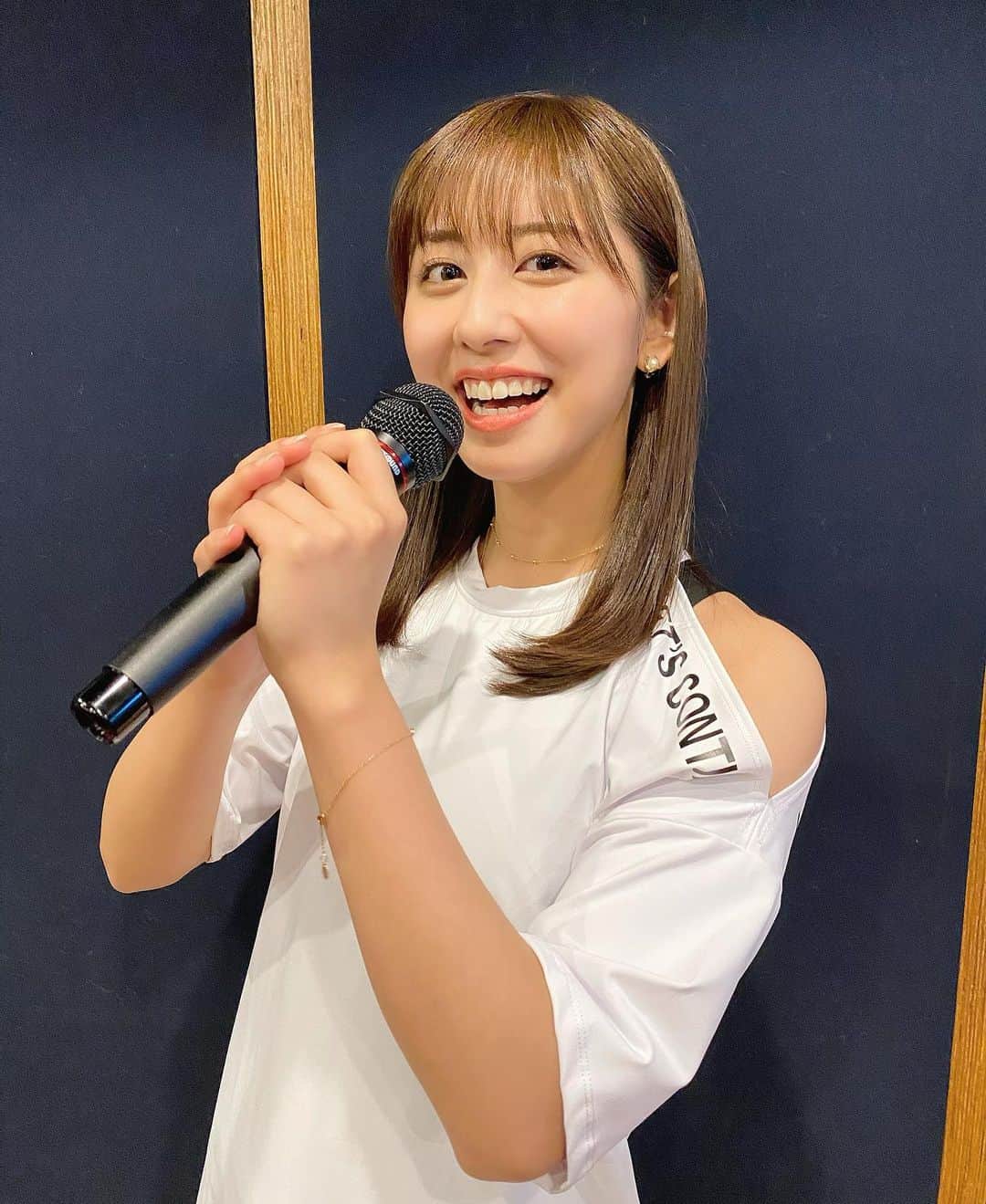 のインスタグラム：「Lisaさんの『炎』歌いました…🔥 . ただ、緊張しっぱなしだったので 見て欲しいような見て欲しくないような🥺 . . #ボイトレ #してもらっています #YouTube #見てみたら #顔 が #本気 すぎ #真剣 すぎ #カメラ 忘れがち #リンク はストーリーから . . #斎藤ちはる#テレビ朝日アナウンサー#テレビ朝日#テレ朝#アナウンサー#YouTube#lisa さん#炎#歌ってみた#歌ってみた動画#ほむら#カラオケ#100点#目指す#動画はじめてみました#動はじ#公式YouTube#公式」