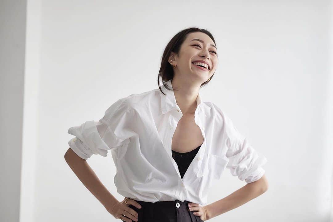 熊澤枝里子のインスタグラム：「「風の時代」の幕開け🌬✨  軽やかに風にのってこ〜😊🌈✨」