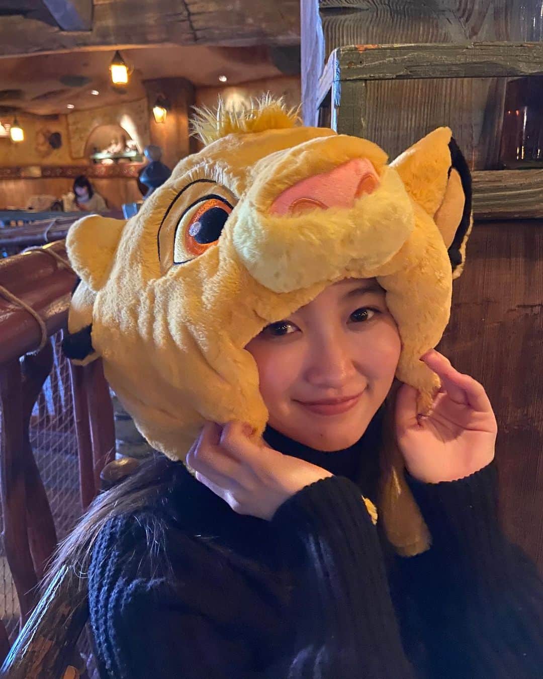 前川歌音さんのインスタグラム写真 - (前川歌音Instagram)「お腹がすいたライオンさん  ※食事中なのでマスクを外しています。  #ディズニーランド #ライオンキング #シンバ」12月22日 20時31分 - kanon_maekawa