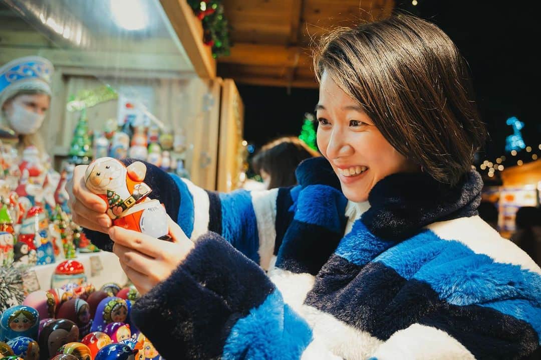太田唯さんのインスタグラム写真 - (太田唯Instagram)「@tfm_hondasmilemission  photo : Taku Hirase  ﻿ あしたは水曜日！﻿ am8:10〜 TOKYO FMほか全国36局ネットにて﻿ 「Honda Smile Mission」が放送です！﻿ ﻿ 今回は東京・日比谷で12/25まで開催中の﻿ #東京クリスマスマーケット へ向かいました！﻿ ﻿ ﻿ あたたかい灯りがこぼれる﻿ クリスマスの町並みについ笑顔になります。﻿ 明日もぜひ聞いて下さい😌🤍﻿ ﻿ ﻿ 素敵なクリスマスを♪﻿ ﻿ ﻿ #christmasmarket  #merrychristmas #2020  #東京 #東京観光 #honda #日比谷  #クリスマスマーケット  #クリスマスプレゼント #雑貨」12月22日 20時49分 - yuiohta.official
