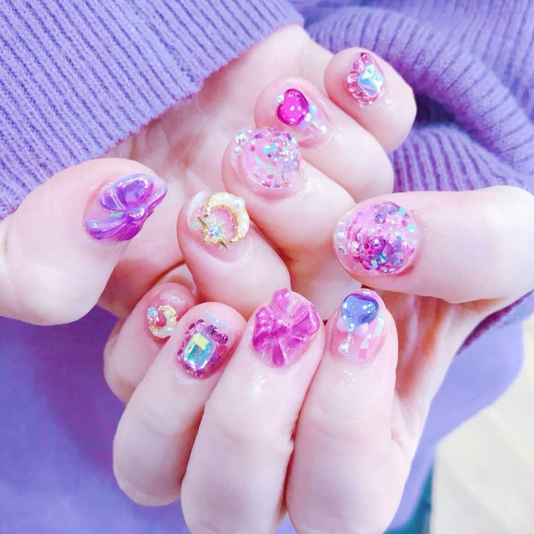 なかやまちえこのインスタグラム：「いつだって可愛い魔法少女ネイル♡⠀ ⠀ #nail #nails #nailart #ネイル #美甲 #ネイルアート  #japanesenailart #manucure #japanesenails #manicurist #gelnails #أظافر #네일아트 #미용 #vẽmóng #ngườiđẹp  #เพ้นท์เล็บ #искусствоногтя #artedeuñas #เพ้นท์เล็บเจล #ジェルネイルデザイン #ネイルデザイン #senikuku #nagelkunst #魔法少女ネイル #量産型ネイル #大久保ちか ちゃん @chikachocolat_melty」