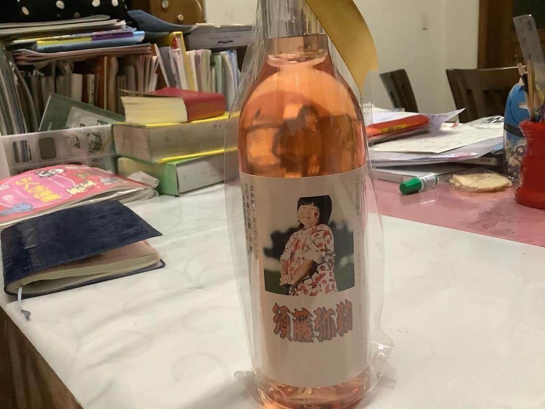 須藤弥勒さんのインスタグラム写真 - (須藤弥勒Instagram)「@hiro.teru.tsum さんから弥勒リキュールのプレゼントです！！  長岡のお酒と共に（こちらは、ここにクールに映っているいるマスターに撮影後、すぐ取られてしまいましたが）本当に感謝でいっぱいです！！  我々は、ヒロトくんと共に届けてくださった時に、別なコースにいたので、今回はお会いできませんでしたが、また、遊びに来てください。  すぐに使えるゴルフの必殺技を次回伝授させていただきます！！  Miroku liquor presented from a instagram friend!! Thank you so much Ozawa san!!  #instafriend #juniorgolfer #sake #namebrands #manythanks #心から感謝しております」12月22日 20時53分 - miroku_suto