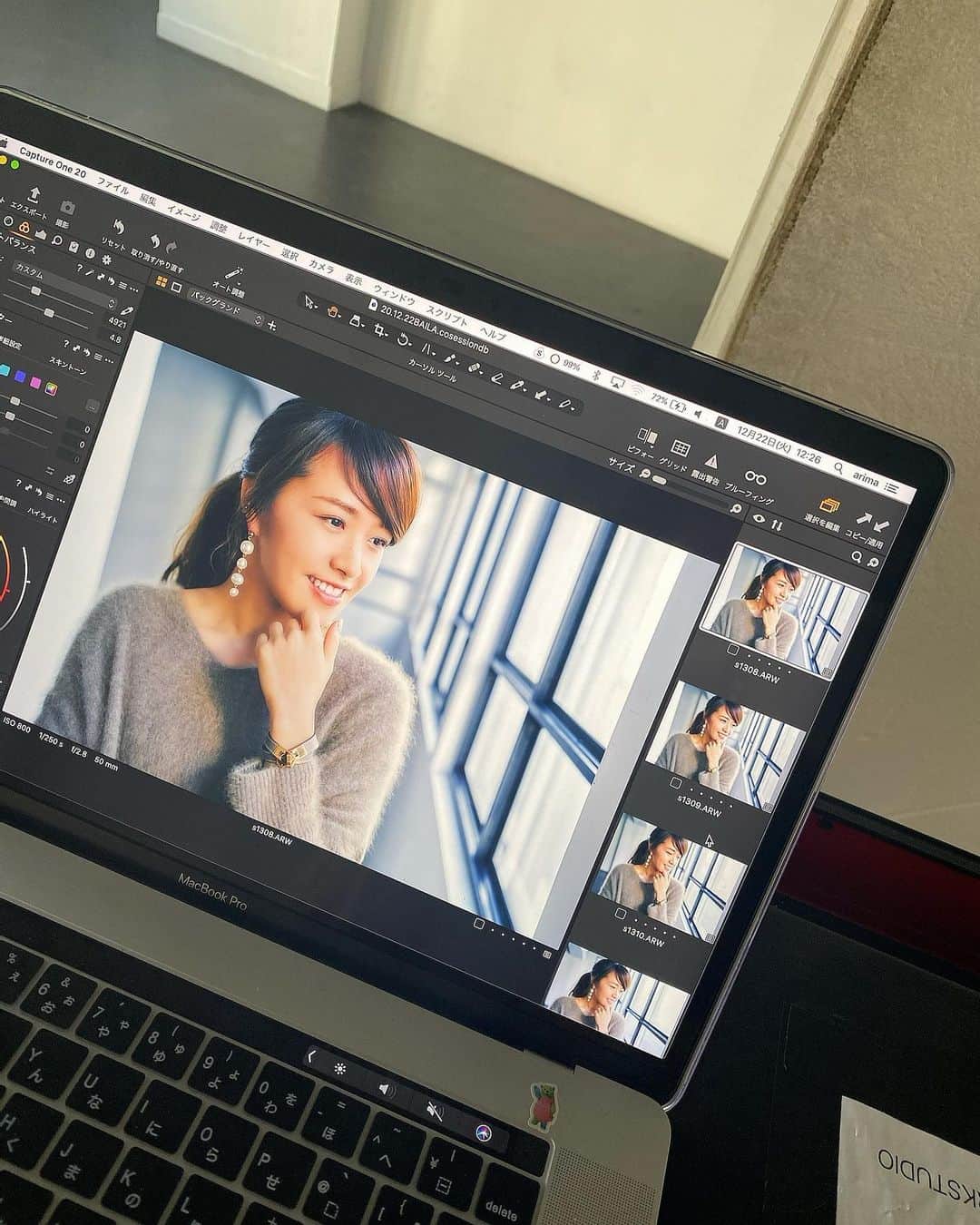 堤友香のインスタグラム：「とっても久しぶりの📸  カメラマンさんと ライターさんとママパパトークできて 楽しい時間でした🥺✨  #baila  #バイラ #撮影  #アナウンサー #セントフォース #衣装  #顔タイプ診断 #顔タイプ  #イメージコンサルタント ー #アナウンサー衣装  #顔タイプ診断東京 #パーソナルカラー診断 #パーソナルカラー診断東京」