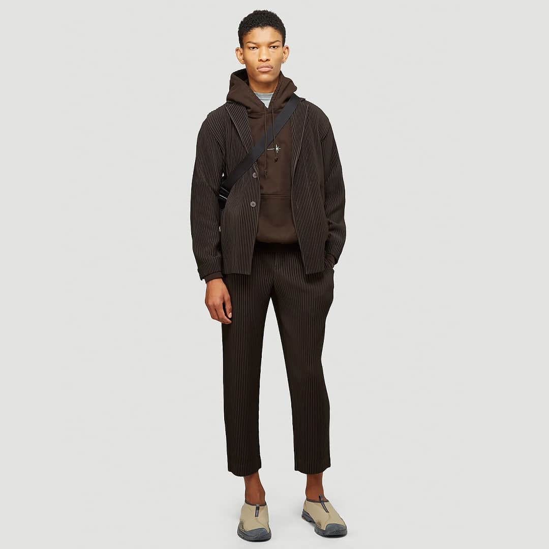 エルエヌシーシーのインスタグラム：「Homme Plissé Issey Miyake offers sport-inspired apparel fusing modern proportions with innovative design using architectural pleats and individual textures to create authentic breathable designs. @hommeplisse_isseymiyake」