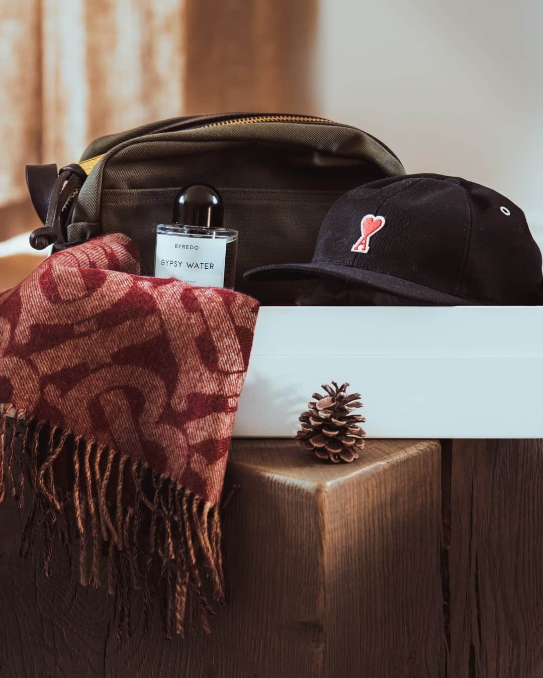 のインスタグラム：「This is what we hope to see under the tree this year. What do you want to be unwrapping on the big day? #MRPORTERLittleLuxuries  Clockwise: Filson - Leather-Trimmed Cotton-Canvas Wash Bag AMI PARIS - Logo-Appliquéd Cotton-Twill Baseball Cap Byredo - Gypsy Water Eau de Parfum - Lemon, Incense, 50ml @burberry Scarf」
