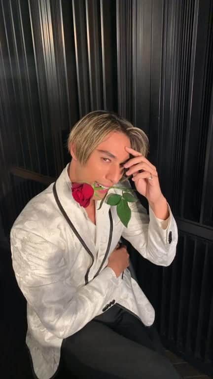 當間ローズのインスタグラム：「人生初のインスタライブ緊張したーwww」
