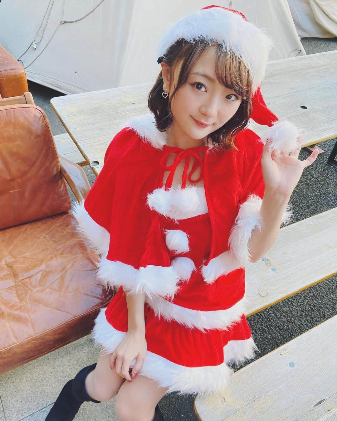 NI-NA（ニーナ）のインスタグラム：「. ファリクラX'masオフ会🎅🏻🎉 ニーナサンタになりました！♥️ . . #fariaclown #ファリクラ #クリスマス #サンタコス #サンタコスプレ  #christmas #cosplay #japaneseidol #instalike #instagood #like4likes #like4follow #followｍe」