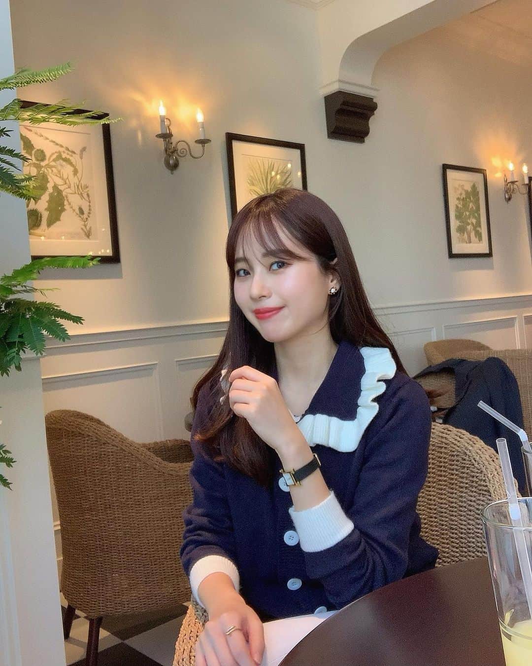 ハンナミのインスタグラム：「🧣🎄🤍 ひさしぶりのフリルカーディガン :-)  cardigan, pierce #eneu」