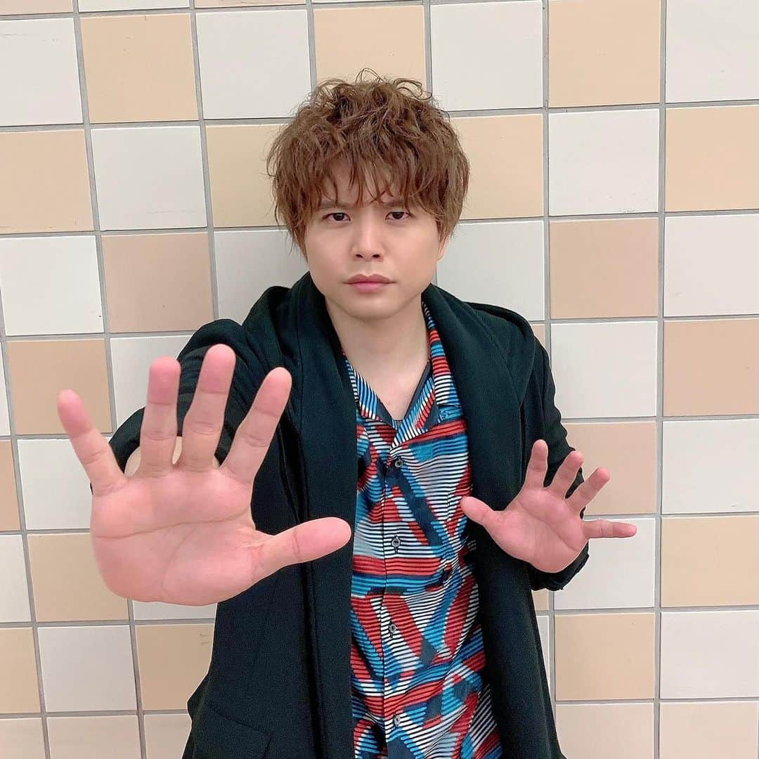 仲村宗悟さんのインスタグラム写真 - (仲村宗悟Instagram)「#1日1しゅうご おれパラの舞台裏😉✋ 今日は1日2しゅうごです🎉（スタッフ）  #1日1しゅうご」12月22日 21時10分 - nakamura_shugo_official