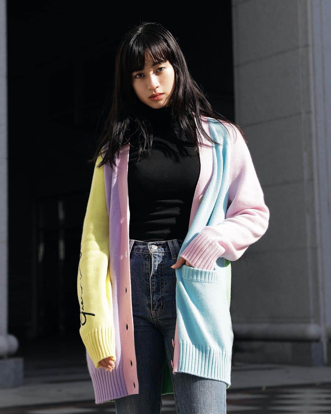 Droptokyoさんのインスタグラム写真 - (DroptokyoInstagram)「TOKYO STREET STYLE⁣⁣ ⁣ Name: @kurumi_0125_ Cardigan: @versace #Versace#ヴェルサーチェ #pr#streetstyle#droptokyo#tokyo#japan#streetscene#streetfashion#streetwear#streetculture#fashion#ストリートファッション#コーディネート⁣⁣⁣ Photography: @fumiyahitomi」12月22日 21時13分 - drop_tokyo
