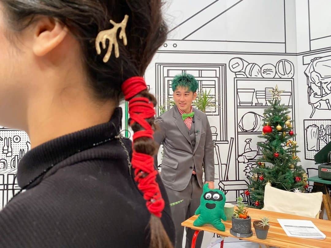 川島恵さんのインスタグラム写真 - (川島恵Instagram)「紐アレンジ！ お着物・お洋服、どちらにも合います❤️黒のワンピースに赤が映えました！ ・ #紐アレンジ #アナウンサーヘアアレンジ  #ヘアセット #サロンドフジエ #宮崎市船塚 #つづくさんのどようだよ #どようだよ #宮崎放送 #土曜日 #生放送」12月22日 21時17分 - mrt.kawashima