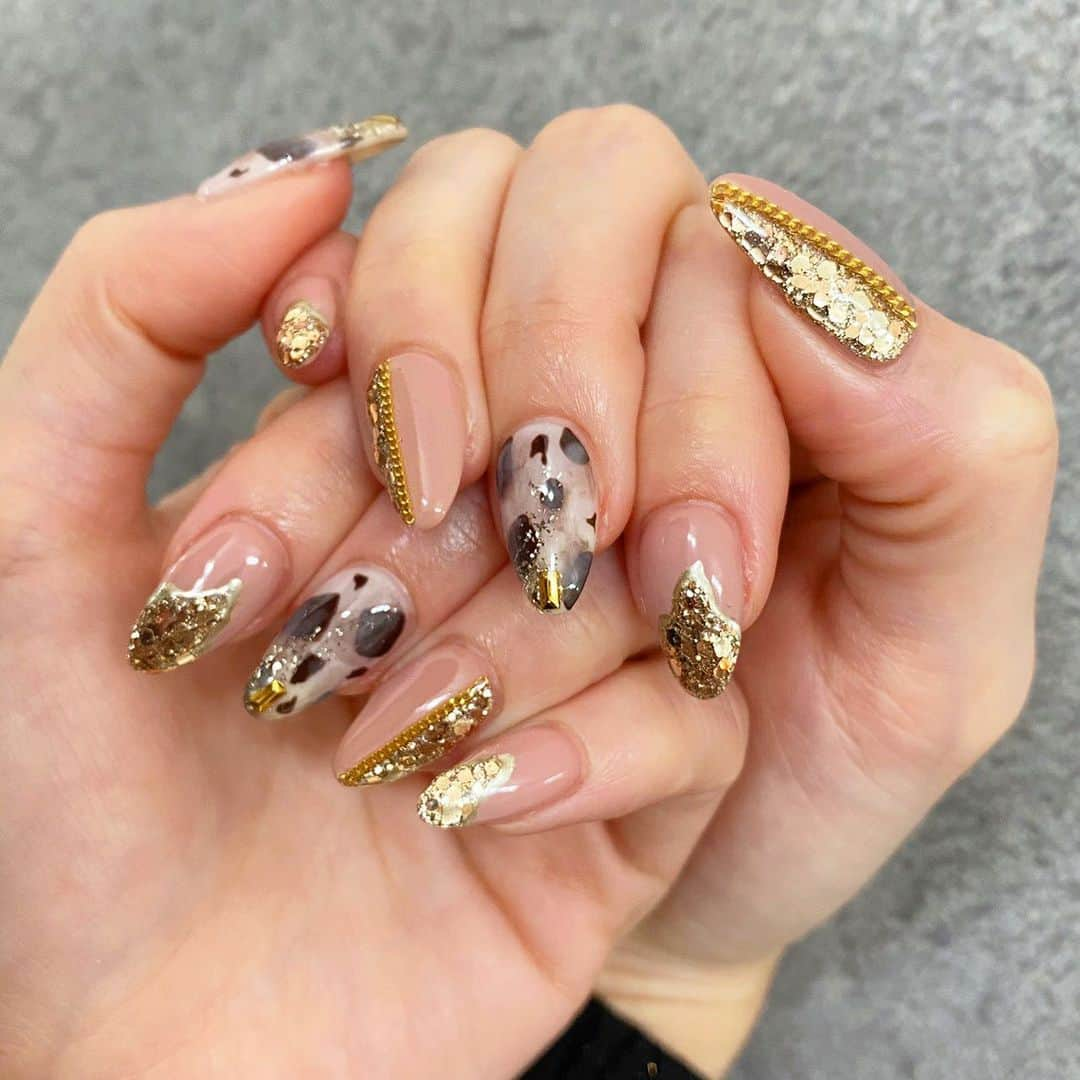 𝖬‌𝖠‌𝖬‌𝖨さんのインスタグラム写真 - (𝖬‌𝖠‌𝖬‌𝖨Instagram)「年内最後のネイル💅  想像以上に可愛くしてもらえて HAPPY🥰✨✨  #ネイル #ジェルネイル #ジェルネイルデザイン #nail」12月22日 21時19分 - mamitan1210