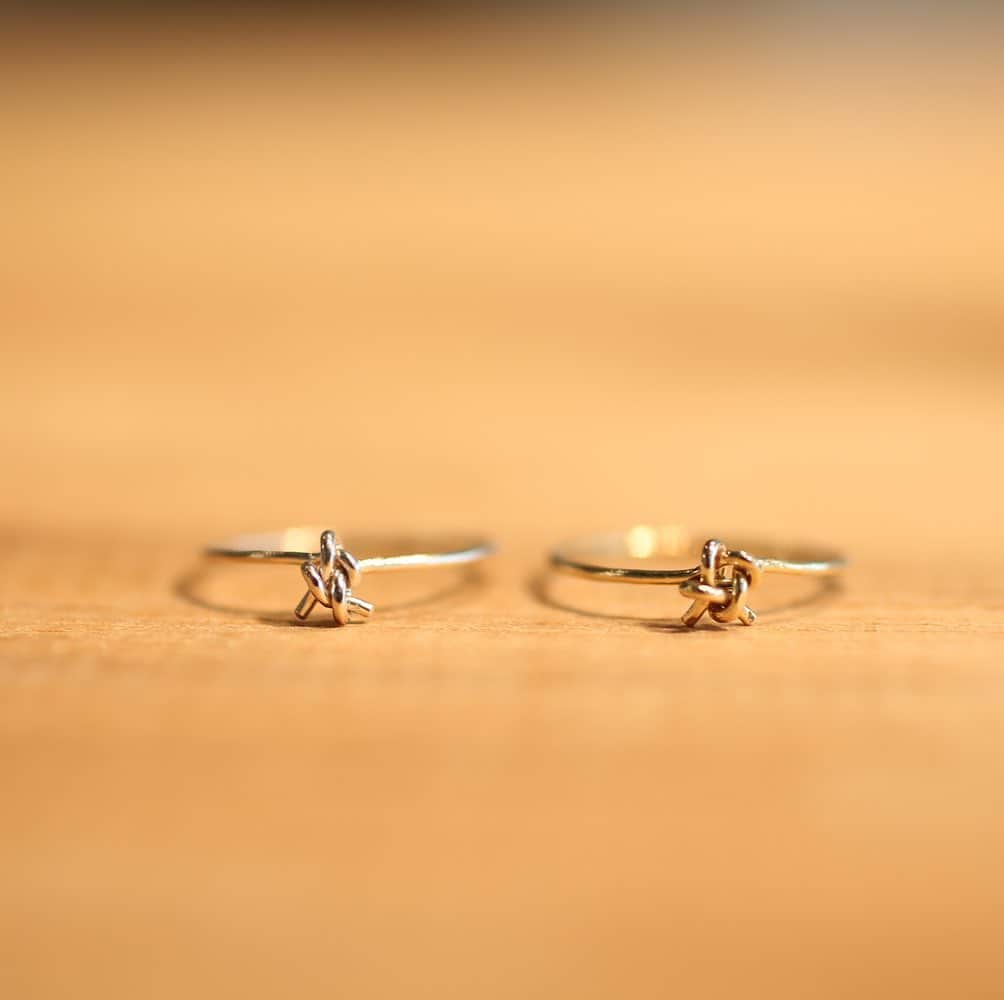 ジャムホームメイドさんのインスタグラム写真 - (ジャムホームメイドInstagram)「「KNOT」=「結び」  一本の紐が作り上げる結び目に、願いや想いを託すジュエリーシリーズ。  “恋結び”をモチーフにしたリングです。 たったひとりの相手との、出会いと結びつきを意味する指輪はホリデーギフトにぴったり。  #jamhomemade #ジャムホームメイド #恋結び #結び #願掛け #思い出 #手作り #プレゼント #クリスマスプレゼント #レディースアクセサリー #アクセサリー #シルバーアクセサリー #ゴールドアクセサリー」12月22日 21時27分 - jamhomemade_shop